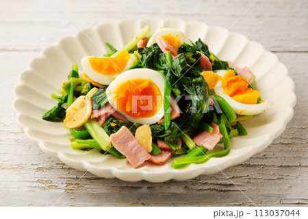 ほうれん草とベーコンの炒め物 ほうれん草とベーコンの炒め物 113037044