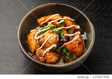 唐揚げ丼 113037106