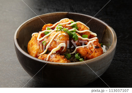 唐揚げ丼 113037107