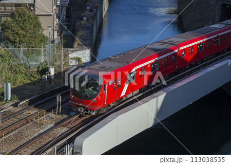 御茶の水　御茶の水駅からの風景　お茶の水駅　電車　ビル 113038535
