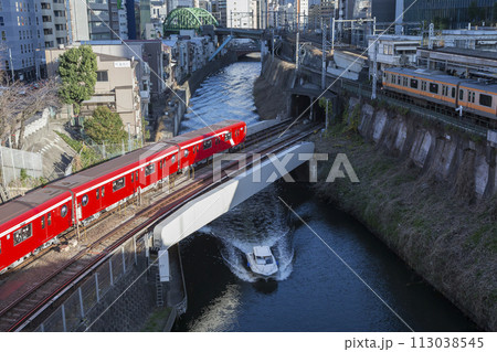 御茶の水 御茶の水駅からの風景 お茶の水駅 電車 ビル 御茶の水 御茶の水駅からの風景 お茶の水駅 電車 ビル 113038545