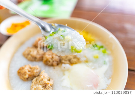 タイのおかゆジョークとカオトム タイのおかゆジョークとカオトム 113039057