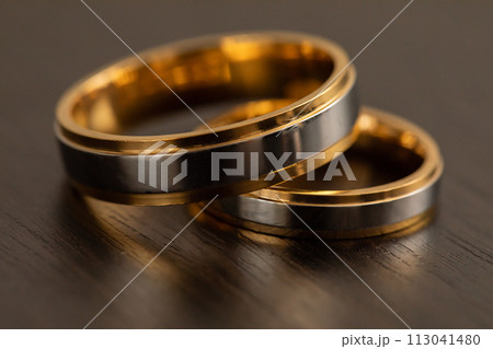 Wedding rings are a symbol of a marriage contract and an ornament that you usually wear until the end of your life. 113041480