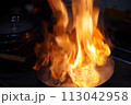 フライパンでファイヤー 113042958