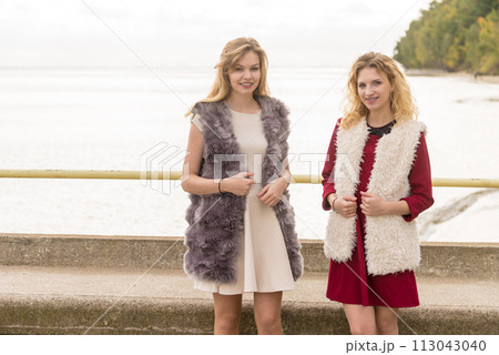 Two fashionable women outdoor 113043040