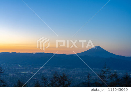 【マジックアワー】甘利山から見るマジックアワーの富士山【山梨県】 113043069