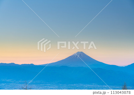 【マジックアワー】甘利山から見るマジックアワーの富士山【山梨県】 113043078