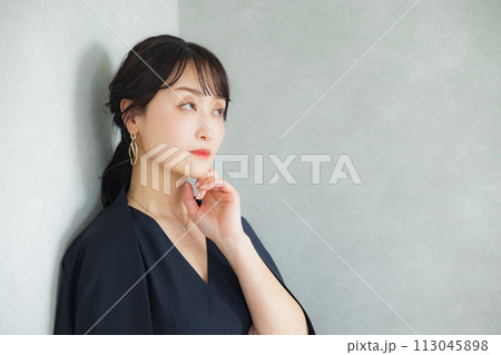 ミドル女性のポートレート ミドル女性のポートレート 113045898