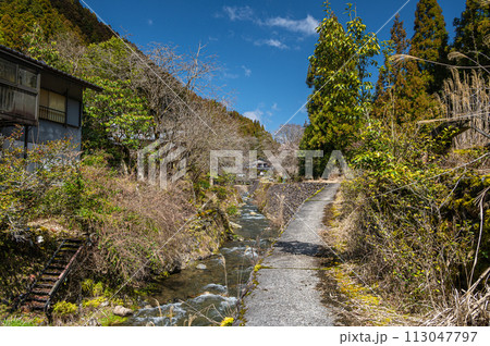 春の京都洛北鞍馬川の風景 春の京都洛北鞍馬川の風景 113047797