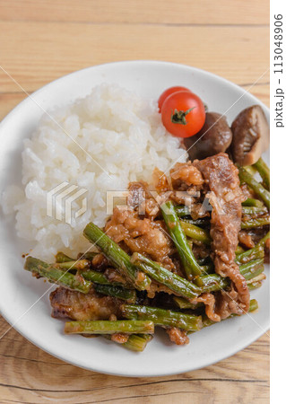 ニンニクの芽と焼き肉のランチ 113048906