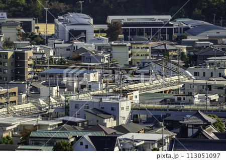 川之江城跡からの眺め 川之江駅と川之江小学校 愛媛県四国中央市 川之江城跡からの眺め 川之江駅と川之江小学校 愛媛県四国中央市 113051097