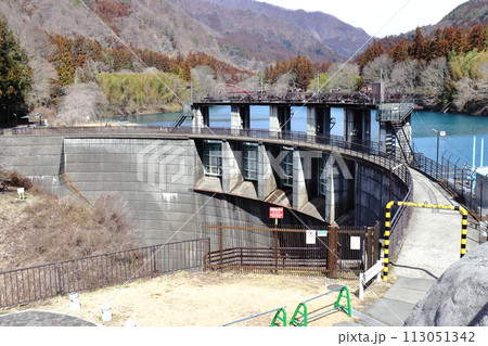 中之条ダムと四万湖（群馬県中之条町） 113051342