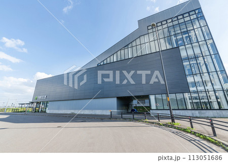 北海道北斗市　晴天の新函館北斗駅　北口 113051686