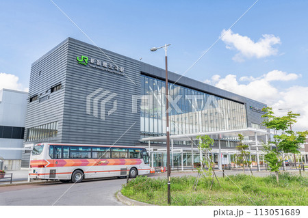 北海道北斗市　晴天の新函館北斗駅　南口 113051689