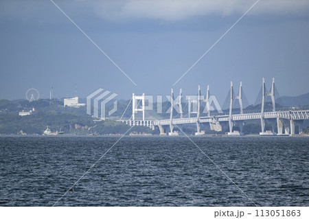 香川県 宇多津方面から見た瀬戸大橋 香川県 宇多津方面から見た瀬戸大橋 113051863