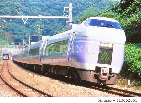 中央本線を走るE351系特急あずさ号 中央本線を走るE351系特急あずさ号 113052563