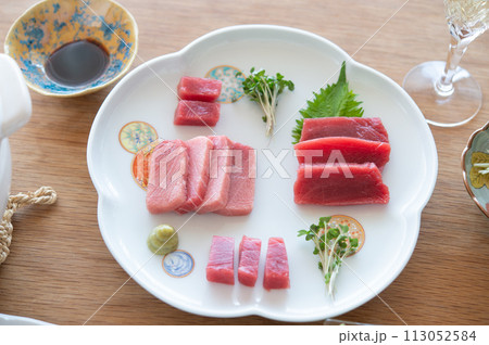 大間マグロの赤身と中トロ 大間マグロの赤身と中トロ 113052584