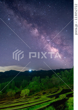 千葉県大山千枚田に掛かる春の天の川 113052722