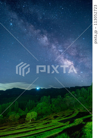 千葉県大山千枚田に掛かる春の天の川 千葉県大山千枚田に掛かる春の天の川 113052723