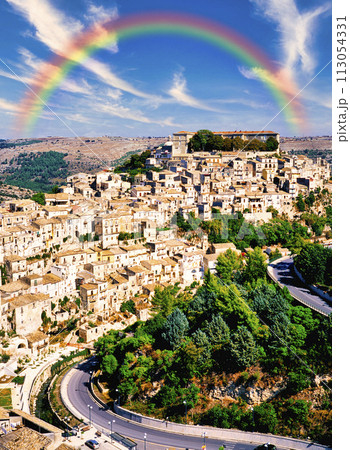 シチリア島のラグーザの古い街並み 113054331