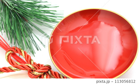 赤漆器の盃・お祝いイメージ・正月イメージ 113056812