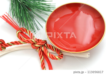 赤漆器の盃・お祝いイメージ・正月イメージ 113056817