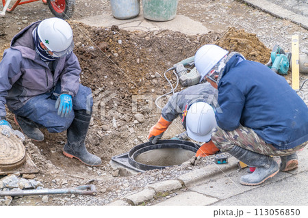 マンホール嵩上げ工事 マンホール調整リング蓋 レベル測量 マンホール嵩上げ工事 マンホール調整リング蓋 レベル測量 113056850