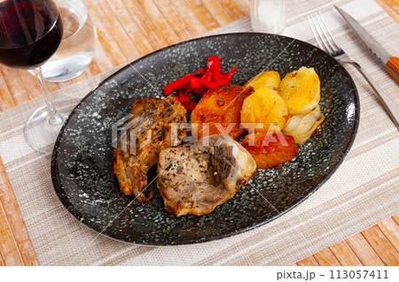 Just cooked portion of grilled lamb leg with potatoes and pepper Just cooked portion of grilled lamb leg with potatoes and pepper 113057411