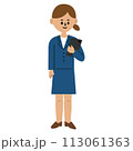 タブレットを持って立っている　スーツの女性　ビジネス　イラスト　全身	 113061363