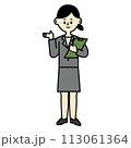 タブレットを持って立っている　スーツの女性　ビジネス　イラスト　全身	 113061364