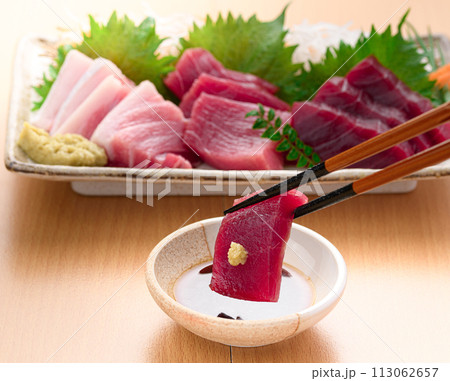 南紀勝浦港 本鮪 マグロの刺身(生)赤身、中トロ、大トロ 南紀勝浦港 本鮪 マグロの刺身(生)赤身、中トロ、大トロ 113062657