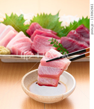 南紀勝浦港　本鮪 マグロの刺身（生）赤身、中トロ、大トロ 113062661