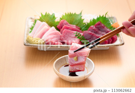 南紀勝浦港 本鮪 マグロの刺身(生)赤身、中トロ、大トロ 南紀勝浦港 本鮪 マグロの刺身(生)赤身、中トロ、大トロ 113062662