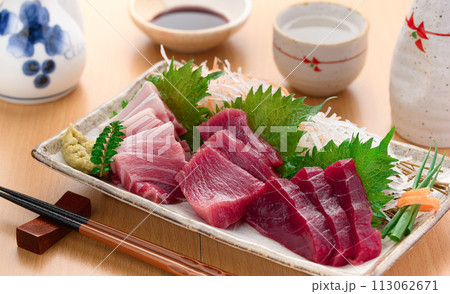 南紀勝浦港　本鮪 マグロの刺身（生）赤身、中トロ、大トロ 113062671