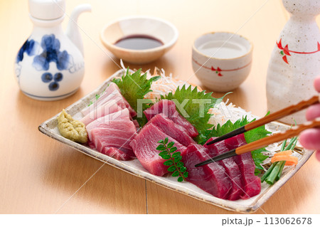 南紀勝浦港 本鮪 マグロの刺身(生)赤身、中トロ、大トロ 南紀勝浦港 本鮪 マグロの刺身(生)赤身、中トロ、大トロ 113062678