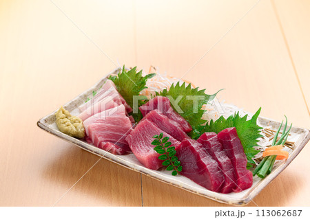 南紀勝浦港 本鮪 マグロの刺身(生)赤身、中トロ、大トロ 南紀勝浦港 本鮪 マグロの刺身(生)赤身、中トロ、大トロ 113062687