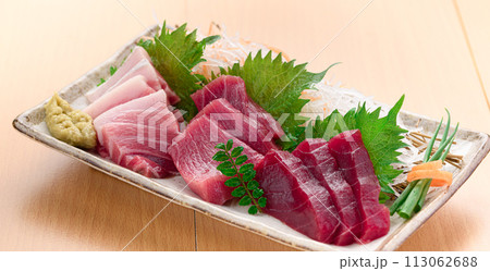 南紀勝浦港 本鮪 マグロの刺身(生)赤身、中トロ、大トロ 南紀勝浦港 本鮪 マグロの刺身(生)赤身、中トロ、大トロ 113062688