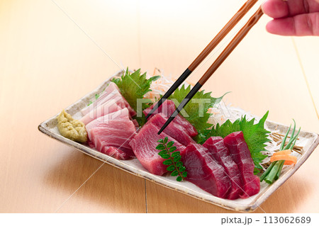 南紀勝浦港　本鮪 マグロの刺身（生）赤身、中トロ、大トロ 113062689