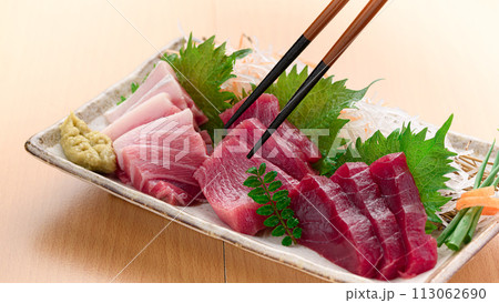 南紀勝浦港 本鮪 マグロの刺身(生)赤身、中トロ、大トロ 南紀勝浦港 本鮪 マグロの刺身(生)赤身、中トロ、大トロ 113062690