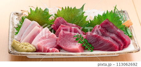 南紀勝浦港　本鮪 マグロの刺身（生）赤身、中トロ、大トロ 113062692