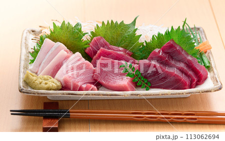 南紀勝浦港　本鮪 マグロの刺身（生）赤身、中トロ、大トロ 113062694