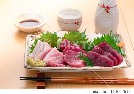 南紀勝浦港　本鮪 マグロの刺身（生）赤身、中トロ、大トロ 113062696