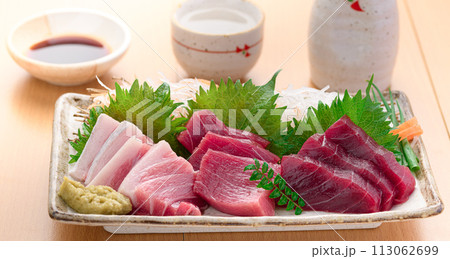 南紀勝浦港 本鮪 マグロの刺身(生)赤身、中トロ、大トロ 南紀勝浦港 本鮪 マグロの刺身(生)赤身、中トロ、大トロ 113062699