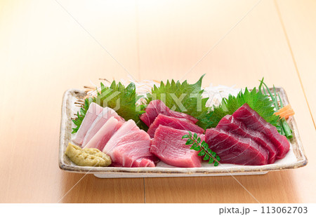南紀勝浦港 本鮪 マグロの刺身(生)赤身、中トロ、大トロ 南紀勝浦港 本鮪 マグロの刺身(生)赤身、中トロ、大トロ 113062703