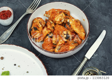 Baked barbecue chicken wings 113063120