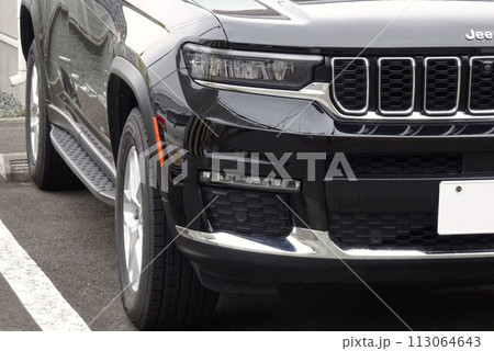 輸入車イメージ　ジープ 5代目グランドチェロキーのフロントマスク 113064643