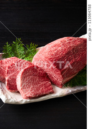 国産黒毛和牛、モモ肉（シンシン） 113064788