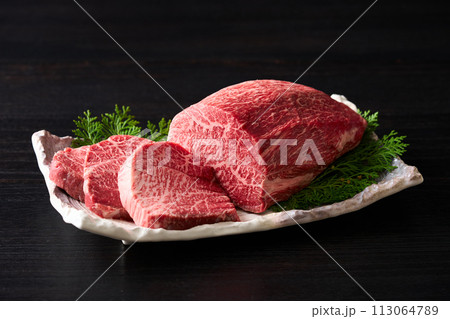 国産黒毛和牛、モモ肉（シンシン） 113064789