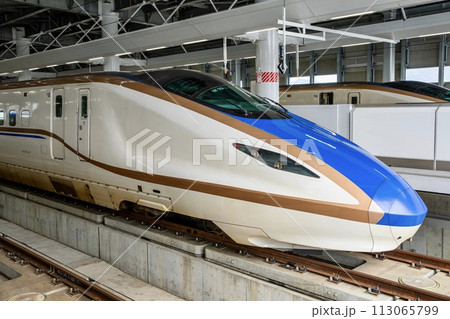 敦賀駅に停車中のE7/W7系北陸新幹線車輌 敦賀駅に停車中のE7/W7系北陸新幹線車輌 113065799