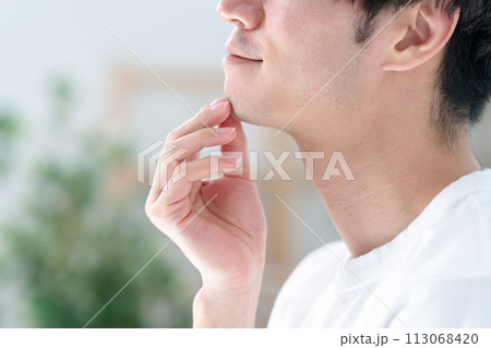 ミドル男性 ヒゲ ビューティー 横向き ミドル男性 ヒゲ ビューティー 横向き 113068420